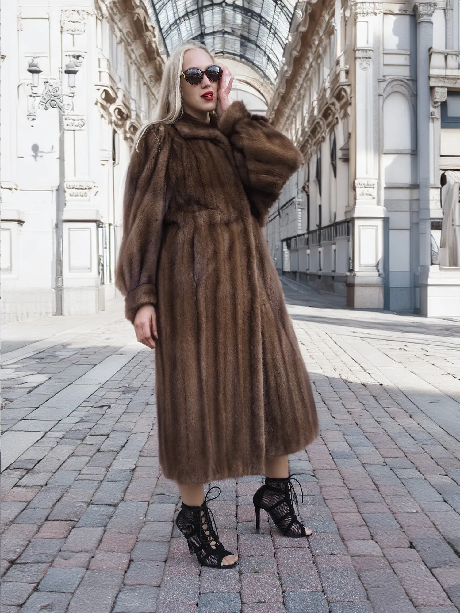 Elegant Vintage Pastel Canadian Brown Mink Fur Coat Silk Lining